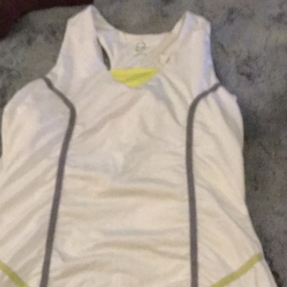 Exercise tops - Picture 5 of 8